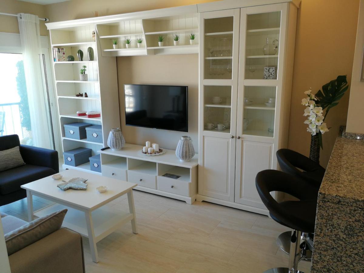 Fuengirola. Bonito apartamento en Paseo Marítimo. Espectaculares vistas al mar. Primera línea Exterior foto